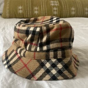 Vintage Burberry bucket hat